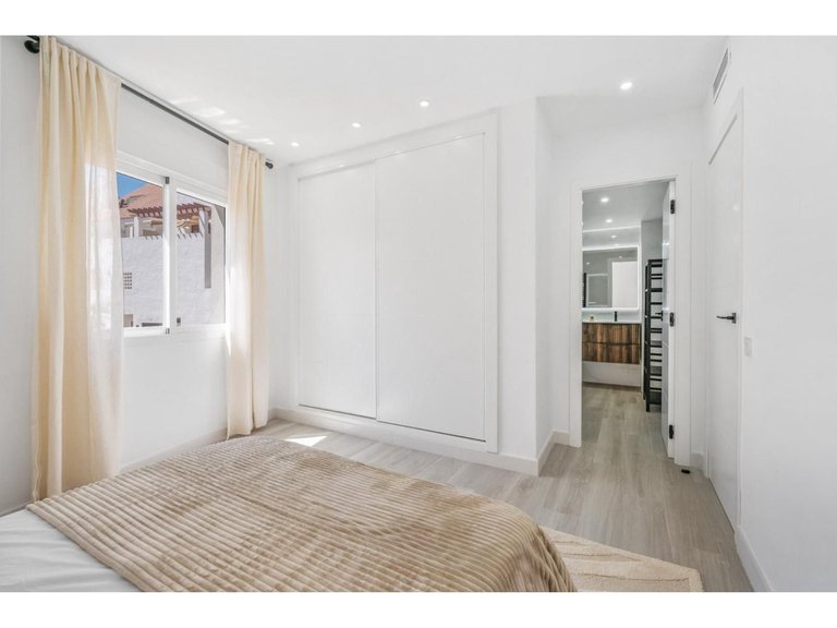 Apartment for Sale in Nueva Andalucía, Malaga 14