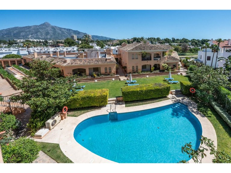 Apartment for Sale in Nueva Andalucía, Malaga 18