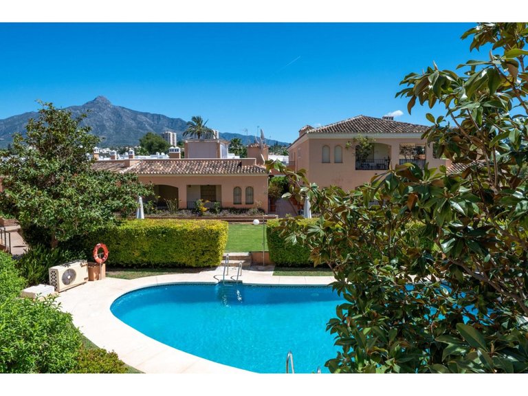 Apartment for Sale in Nueva Andalucía, Malaga 19