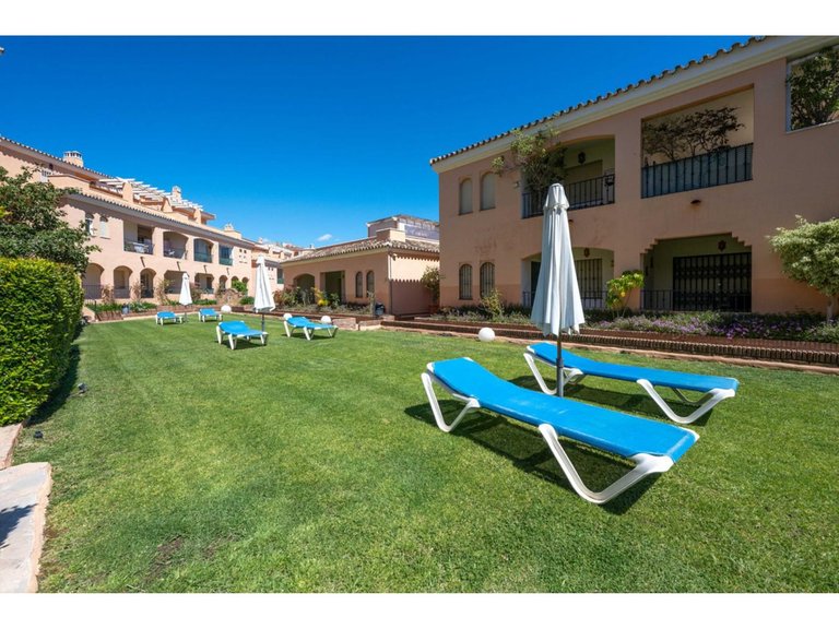 Apartment for Sale in Nueva Andalucía, Malaga 21