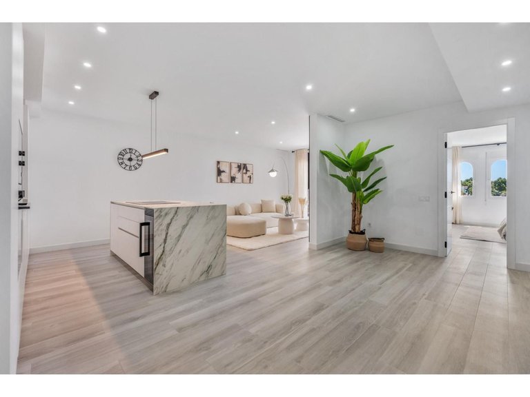 Apartment for Sale in Nueva Andalucía, Malaga 29