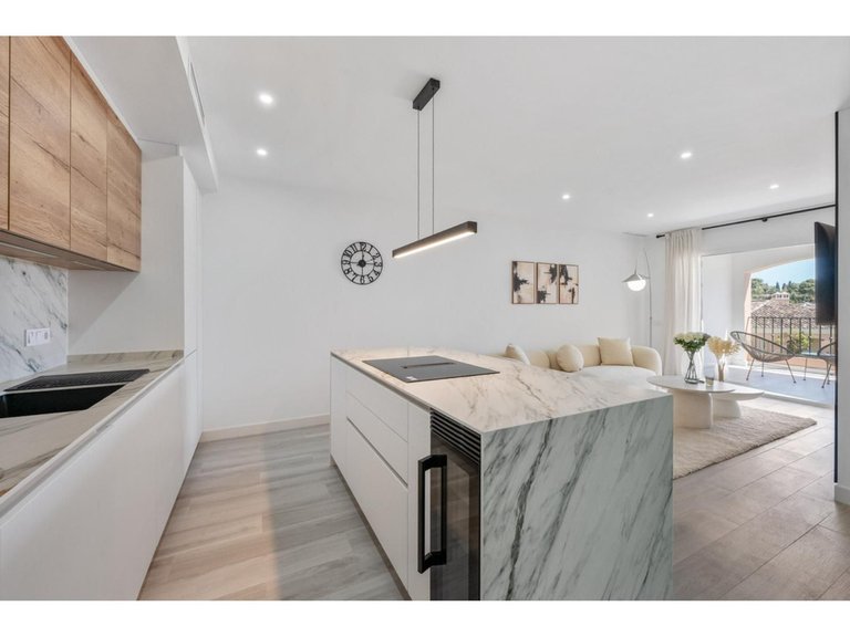 Apartment for Sale in Nueva Andalucía, Malaga 31