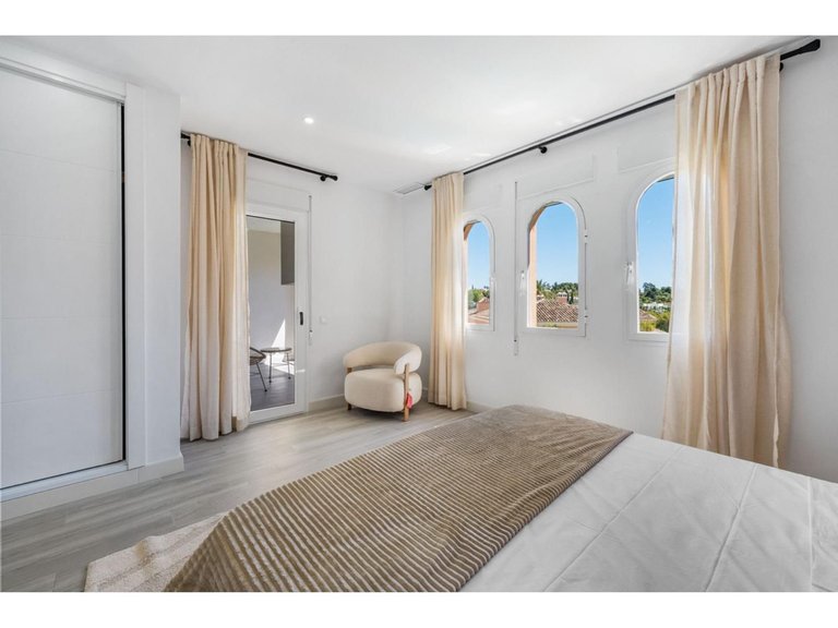 Apartment for Sale in Nueva Andalucía, Malaga 5