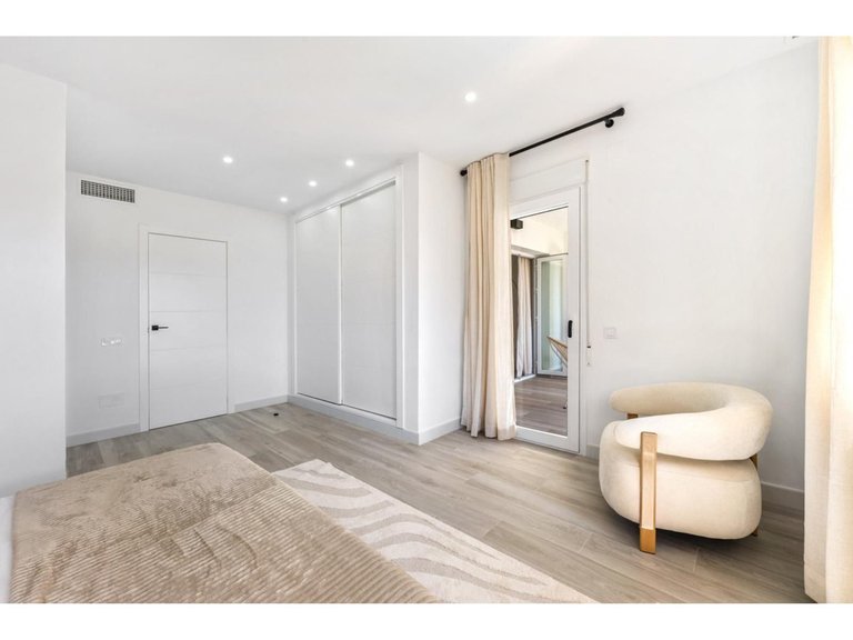 Apartment for Sale in Nueva Andalucía, Malaga 6