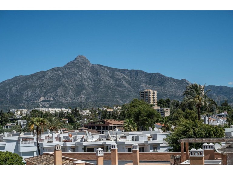 Apartment for Sale in Nueva Andalucía, Malaga 9