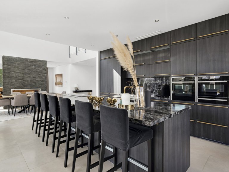 Villa for Sale in La Quinta, Malaga 10
