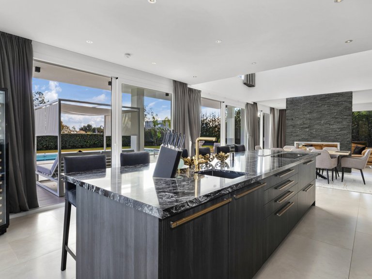 Villa for Sale in La Quinta, Malaga 11