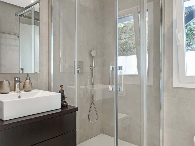Villa for Sale in La Quinta, Malaga 18