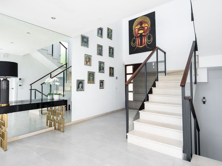 Villa for Sale in La Quinta, Malaga 19