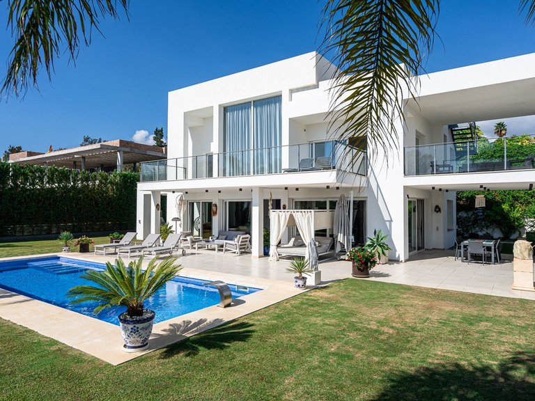 Villa for Sale in La Quinta, Malaga 2