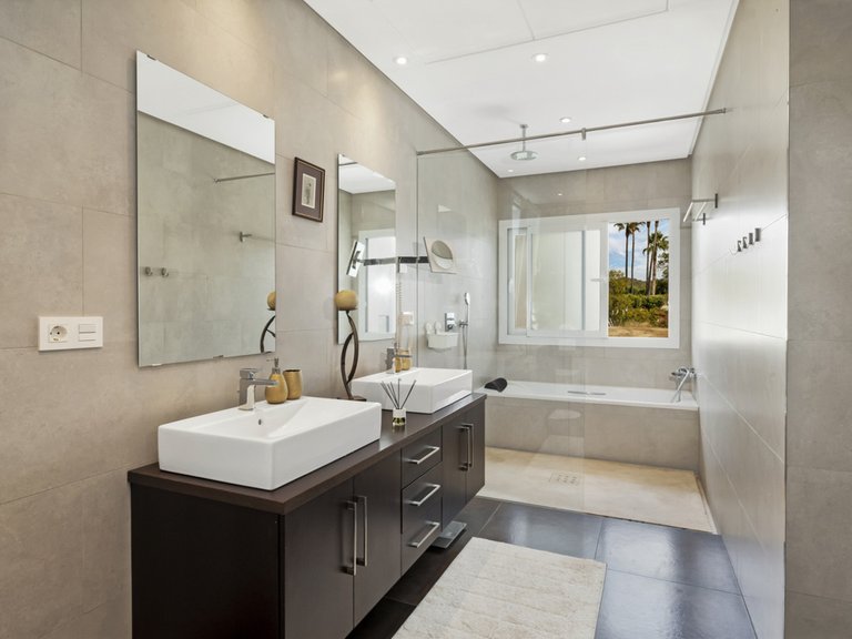 Villa for Sale in La Quinta, Malaga 31