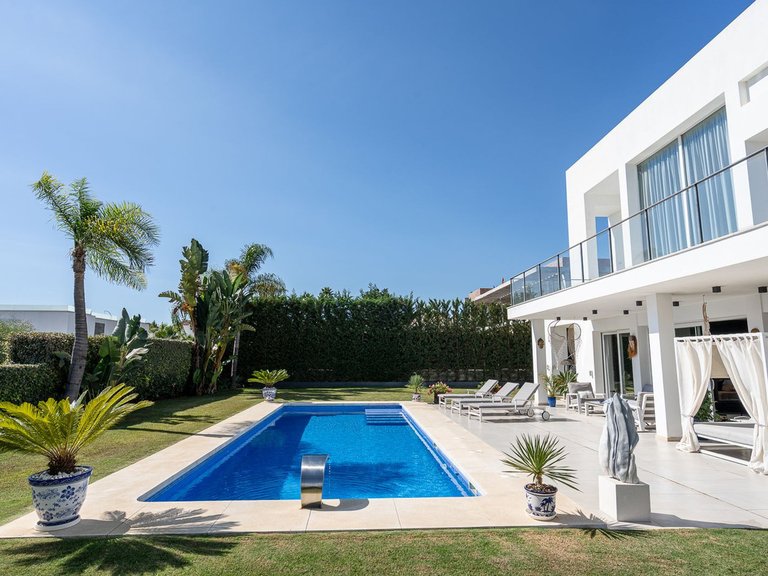 Villa for Sale in La Quinta, Malaga 4