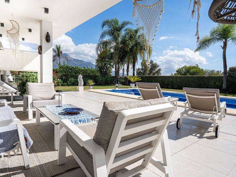 Villa for Sale in La Quinta, Malaga 42