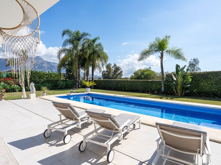 Villa for Sale in La Quinta, Malaga 44