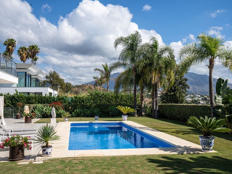 Villa for Sale in La Quinta, Malaga 48