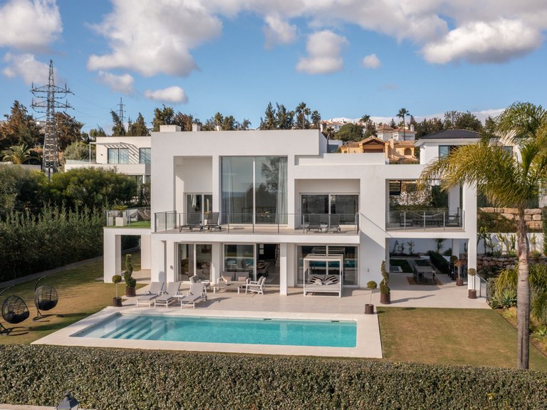 Villa for Sale in La Quinta, Malaga 56