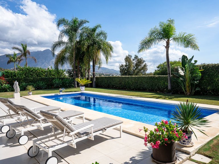 Villa for Sale in La Quinta, Malaga 6