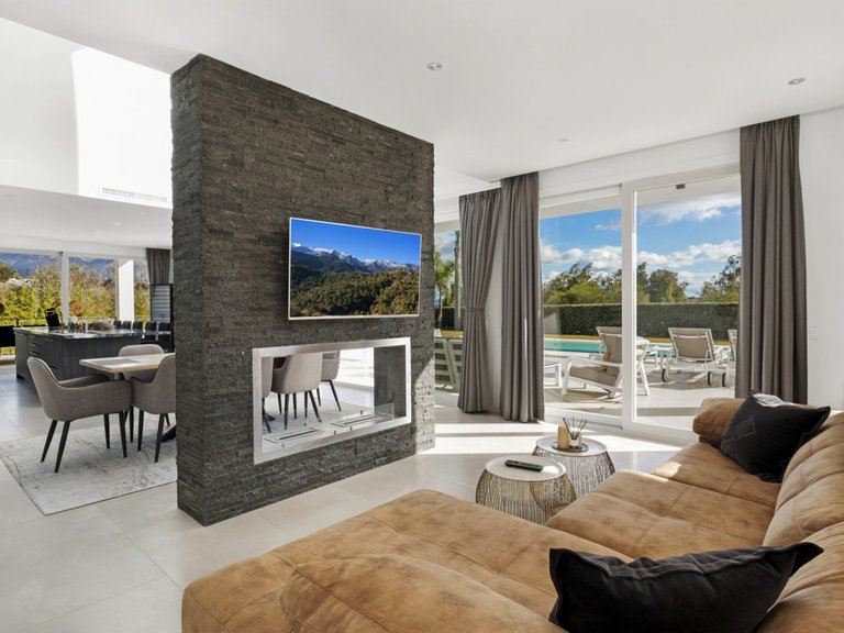 Villa for Sale in La Quinta, Malaga 8
