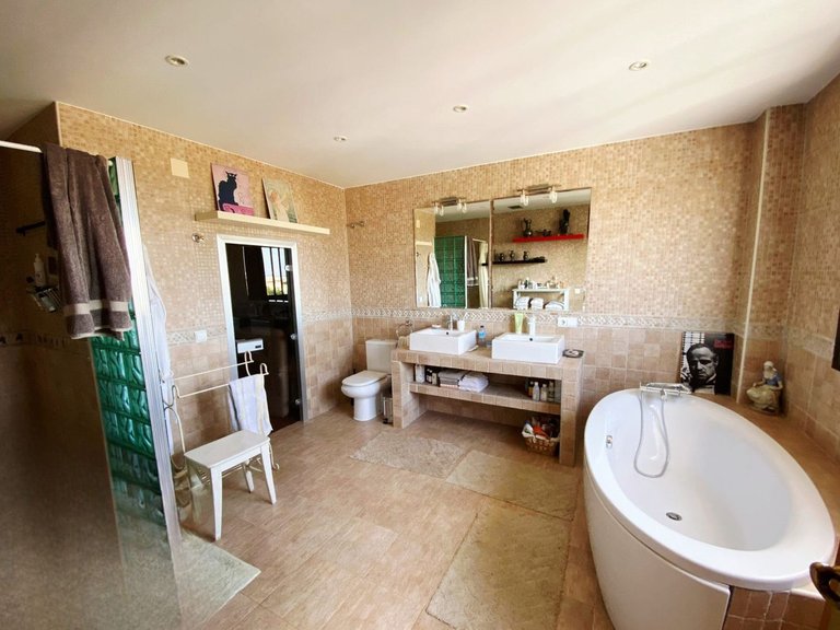Villa for Sale in Marbella, Malaga 15
