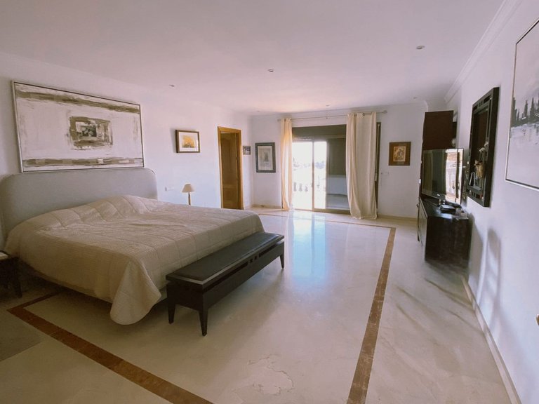 Villa for Sale in Marbella, Malaga 6