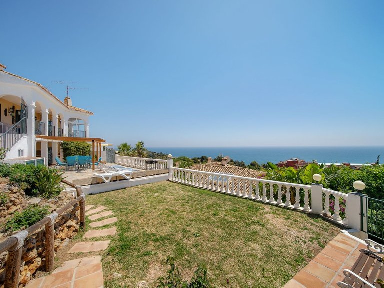 Villa for Sale in Costa del Sol, Benalmadena, Malaga 1