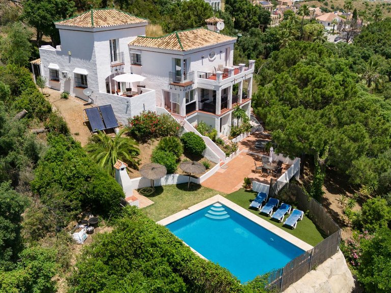 Villa for Sale in Estepona, Malaga 1