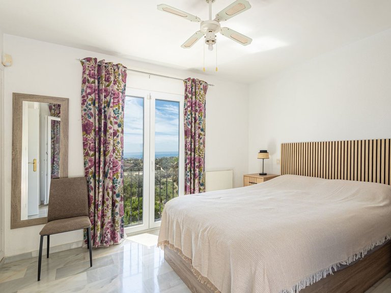 Villa for Sale in Estepona, Malaga 12