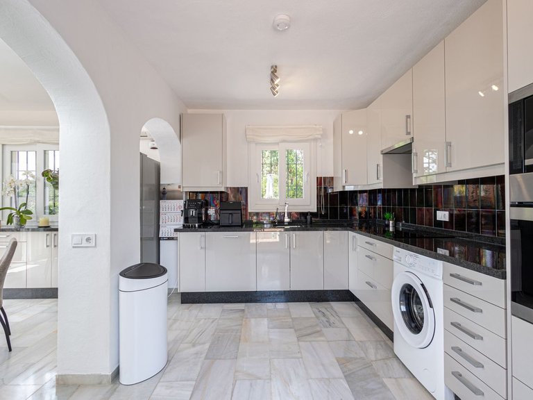 Villa for Sale in Estepona, Malaga 8