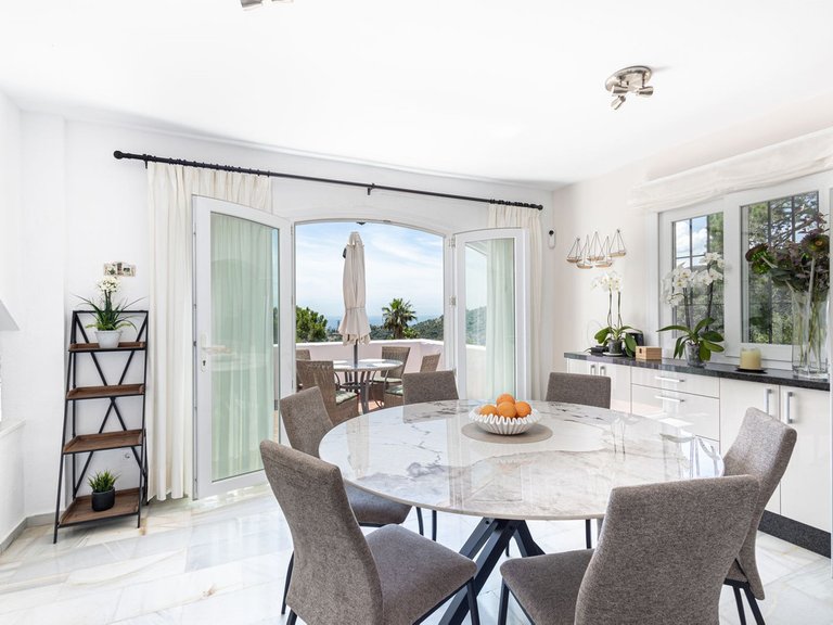 Villa for Sale in Estepona, Malaga 9
