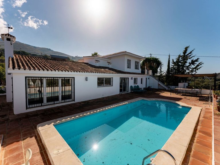 Villa for Sale in Alhaurín El Grande, Malaga 1