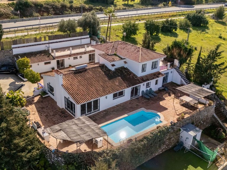 Villa for Sale in Alhaurín El Grande, Malaga 2
