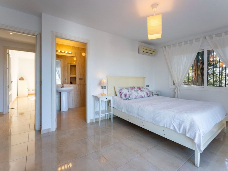 Villa for Sale in Alhaurín El Grande, Malaga 24