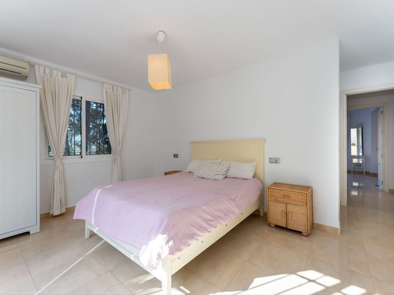 Villa for Sale in Alhaurín El Grande, Malaga 30