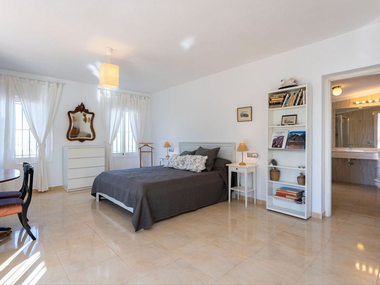 Villa for Sale in Alhaurín El Grande, Malaga 37