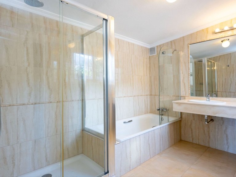 Villa for Sale in Alhaurín El Grande, Malaga 39