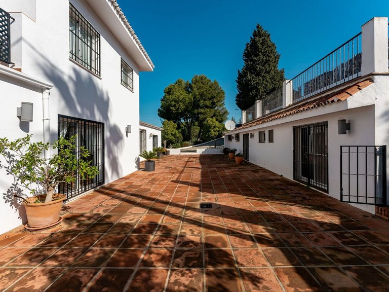 Villa for Sale in Alhaurín El Grande, Malaga 42