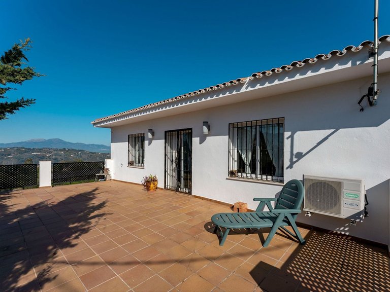 Villa for Sale in Alhaurín El Grande, Malaga 43