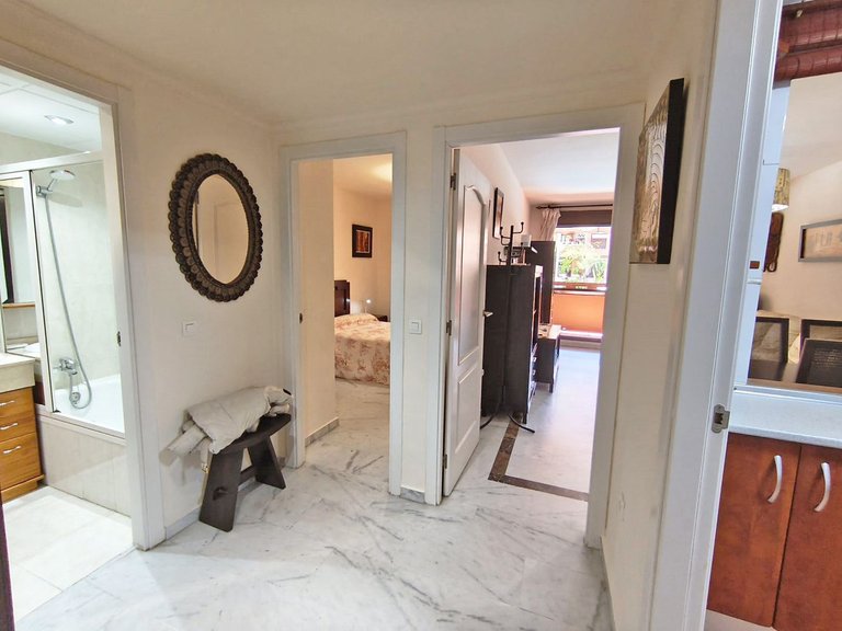 Apartment for Sale in The Golden Mile, Malaga 13