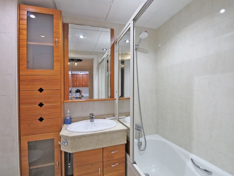 Apartment for Sale in The Golden Mile, Malaga 18