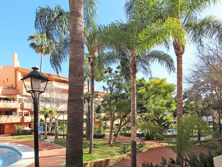 Apartment for Sale in The Golden Mile, Malaga 2