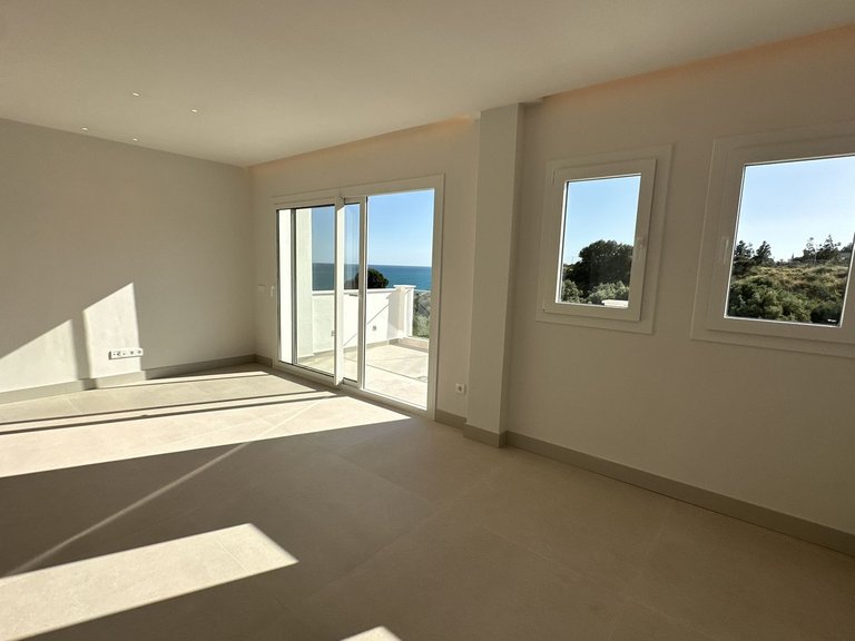 Villa for Sale in Torrequebrada, Malaga 7