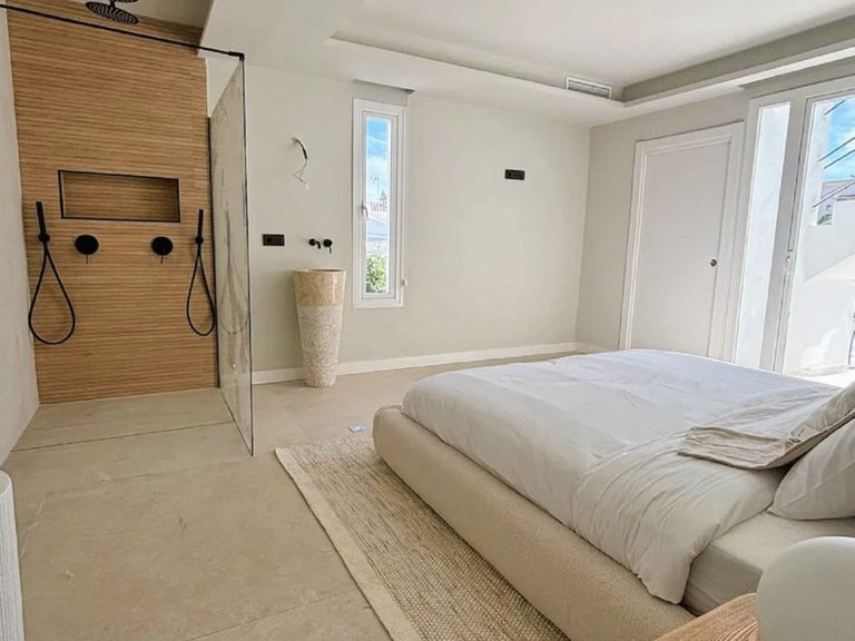 Villa for Sale in Marbella, Malaga 16