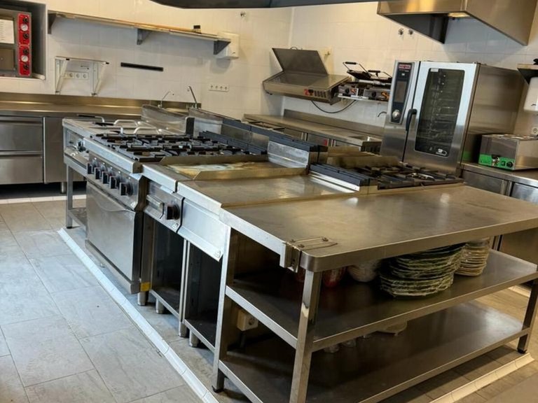 Commercial for Sale in El Paraiso, Malaga 40