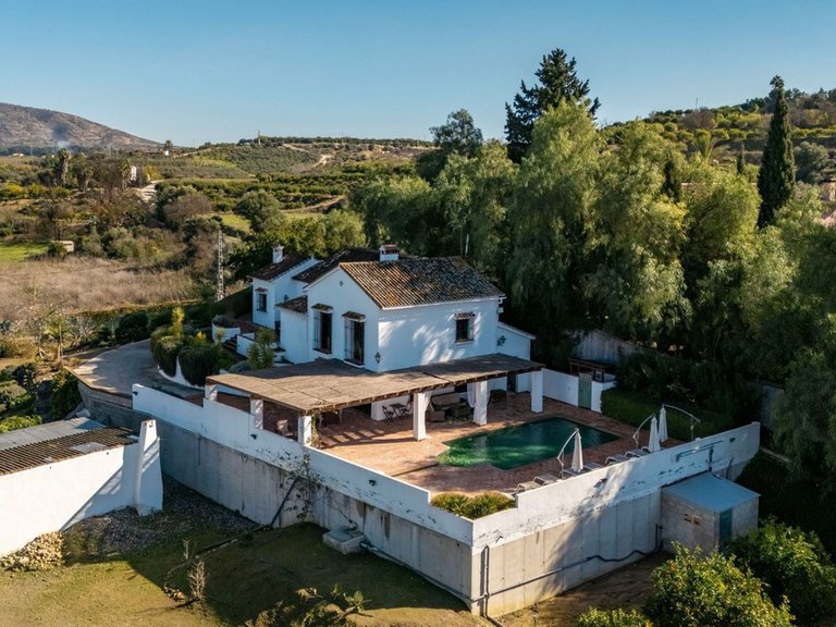 Villa for Sale in Alhaurín El Grande, Malaga 1