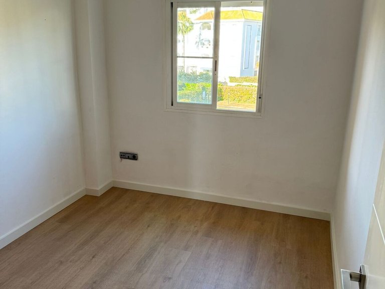 Apartment for Sale in El Pinillo, Malaga 12