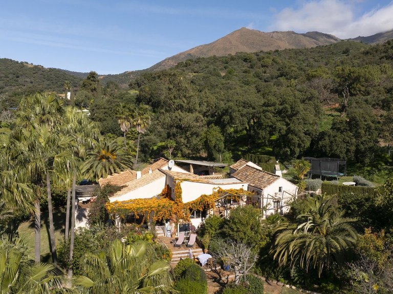 Villa for Sale in Estepona, Malaga 2