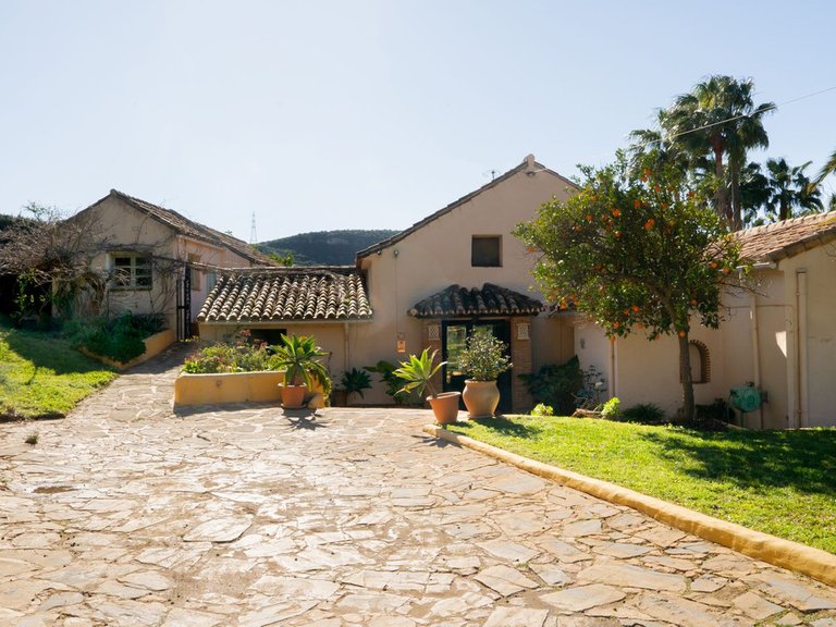 Villa for Sale in Estepona, Malaga 31