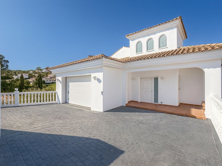 Villa for Sale in Cerros Del Aguila, Malaga 3