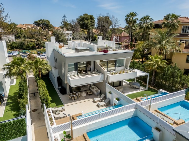 Villa for Sale in Puerto Banús, Malaga 1