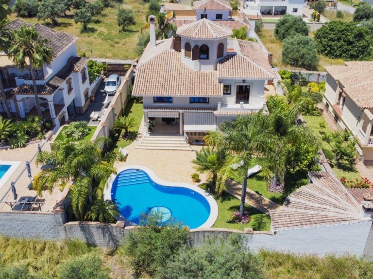 Villa for Sale in Alhaurín El Grande, Malaga 1